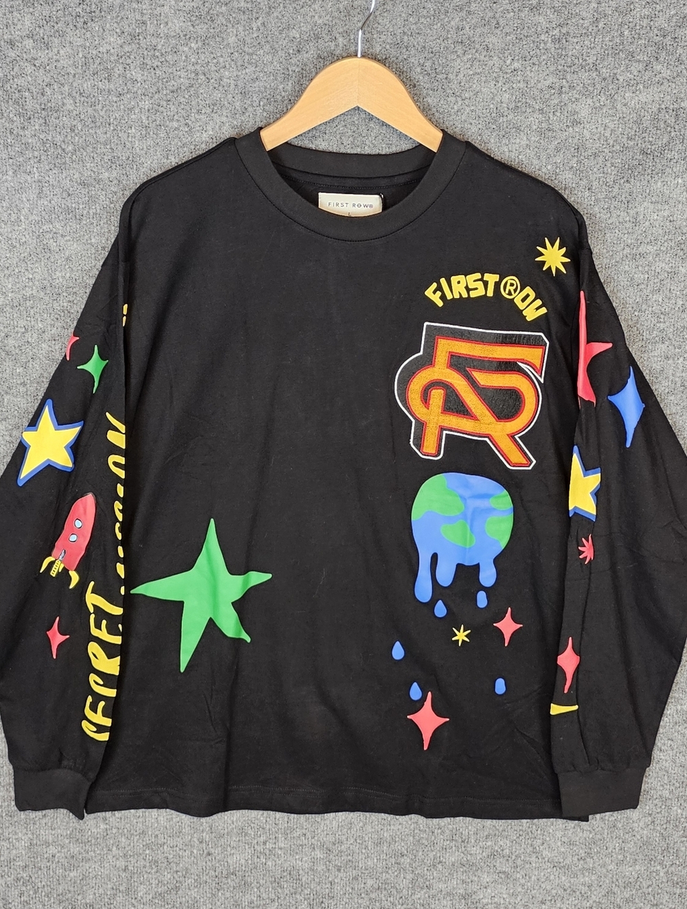 NWT First Row Streetwear "Out of This World" Graphic Long Sleeve Tee Size LARGE